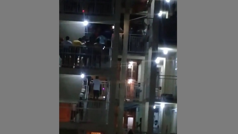 Los participantes o portaban mascarillas, y tampoco cumplían con el distanciamiento social.