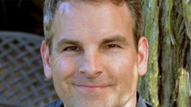 Stephen O’Loughlin, de 49 años, fue encontrado muerto el pasado miércoles con una herida de bala.