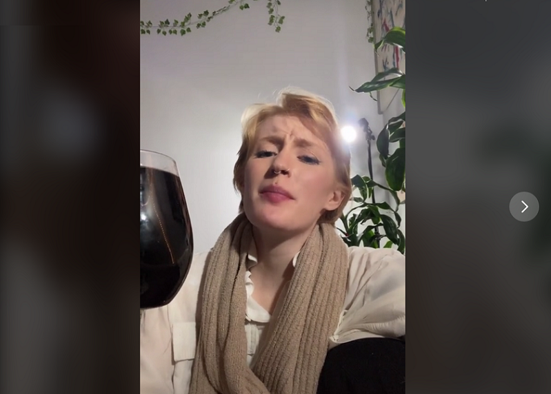 Cat McDonald compartió por TikTok cómo en la pasada Navidad descubrió que su verdadero padre era un multimillonario.