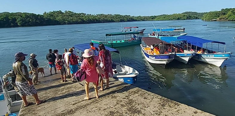 Las playas y ríos estaban abarrotadas desde muy tempranas horas.
