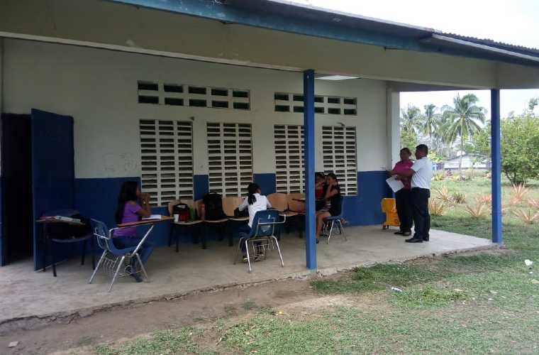Desde el martes los padres de familia mantienen cerradas las instalaciones. FOTO/CORTESÍA