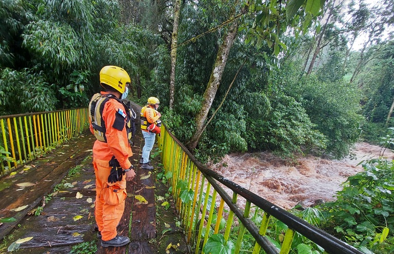 Personal del Sinaproc monitorea el río Chiriquí Viejo, en Tierras Altas.
