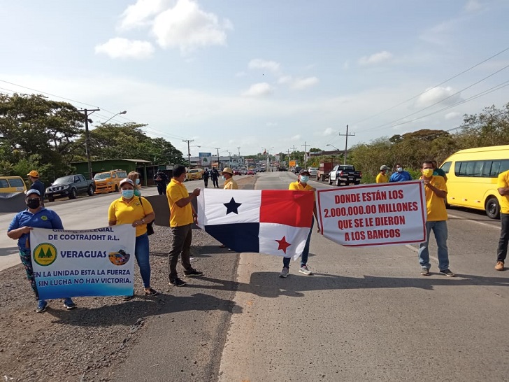 Los transportistas aseguraron sentirse preocupados, por el pago de préstamos con bancos y financieras.