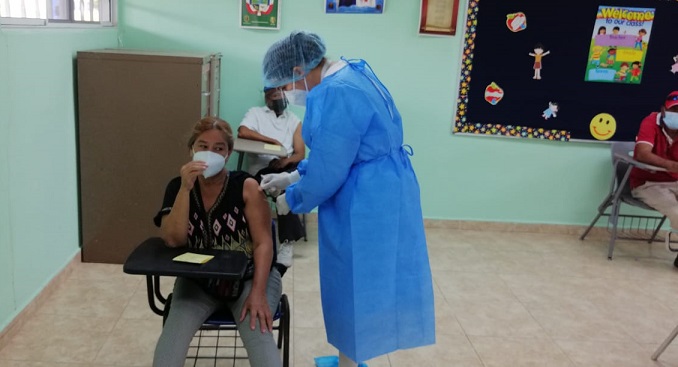 El personal sanitario de Minsa, tiene la responsabilidad de la vacunación en 30 escuelas del circuito 8-2 y 8-3.