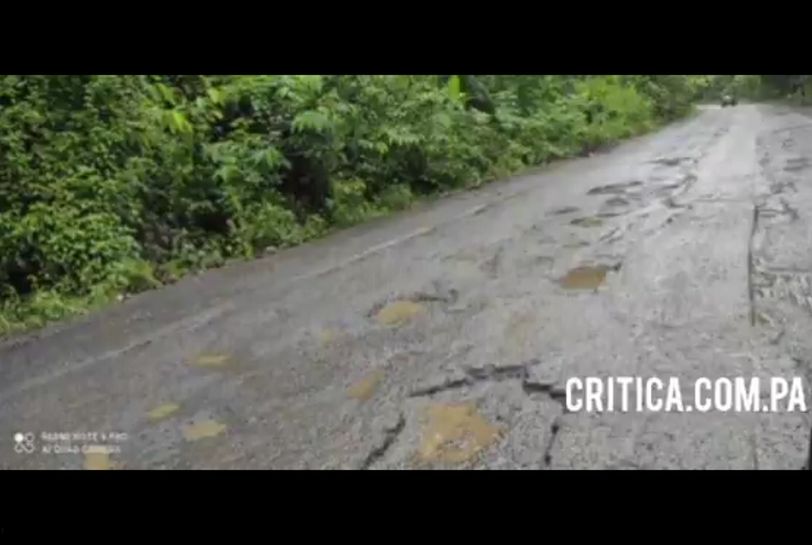 La vía se encuentra en muy mal estado.