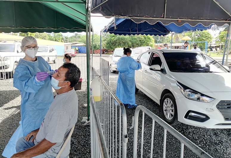 Las autoridades provinciales recurren, además de la vacunación masiva de la población, a reforzar equipos de trazabilidad.