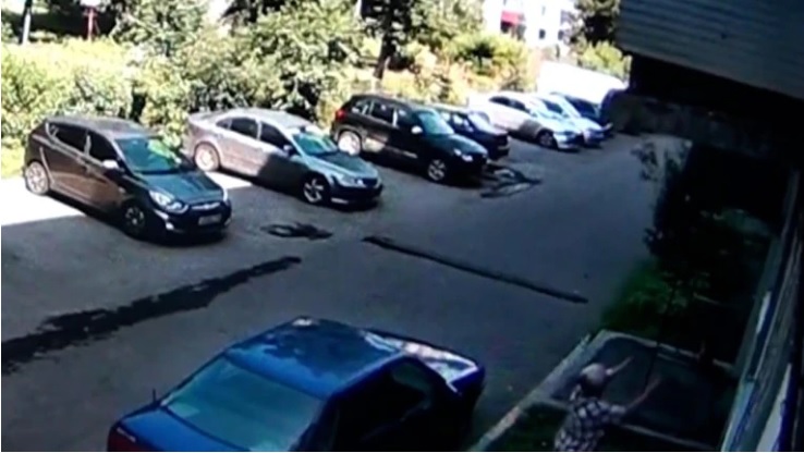 Gracias a esta mujer, la caída del pequeño niño no tuvo un desenlace trágico.