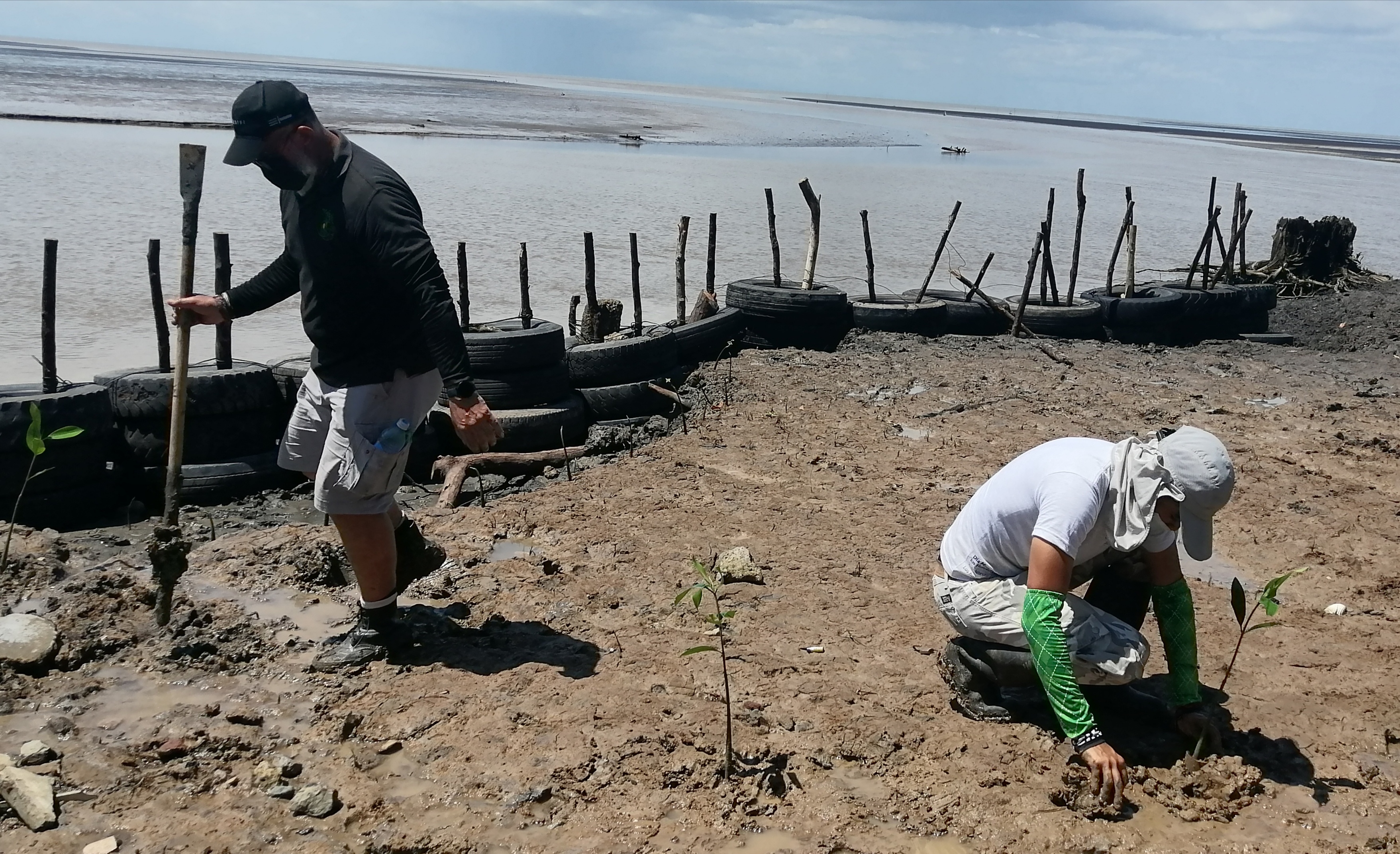 El avance del mar ha afectado varias residencias en el lugar.