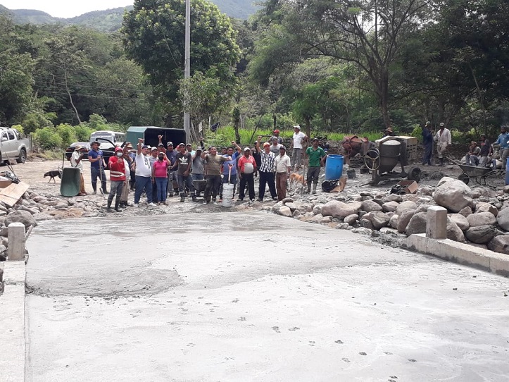 Este vado permite el paso hacia los poblados de Manglarito, Loma Larga, Tabiral, Tosanto, Filipinas, Nanzal, Hierba Buena y La Gloria.