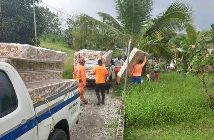 Se presume que la mala disposición de la basura fue lo que provocó el desborde de los afluentes.