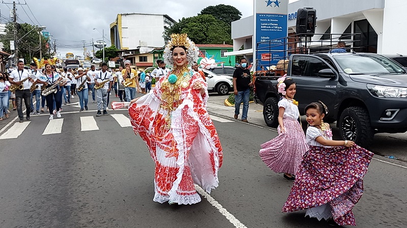 para este año, fue electa reina la Sta. Anunis Gabriela Osorio.
