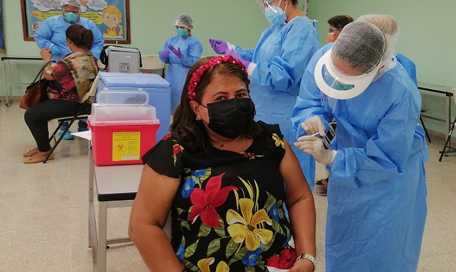 Luego de un receso por las fiestas patrias, los cuatro puntos fijos de vacunación con que cuenta la provincia de Herrrera, reiniciaron labores.