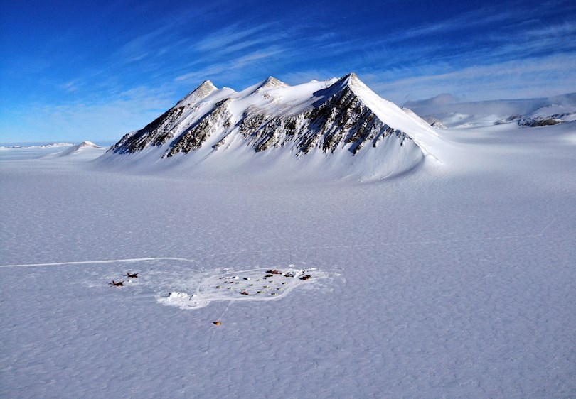 Vista general del campamento chileno en el Glaciar Unión. EFE