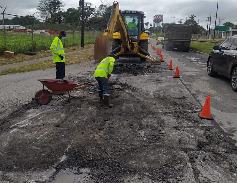 Un total de 20 toneladas de material se usaron para reparar puntos críticos del redondel en los 4 Altos.