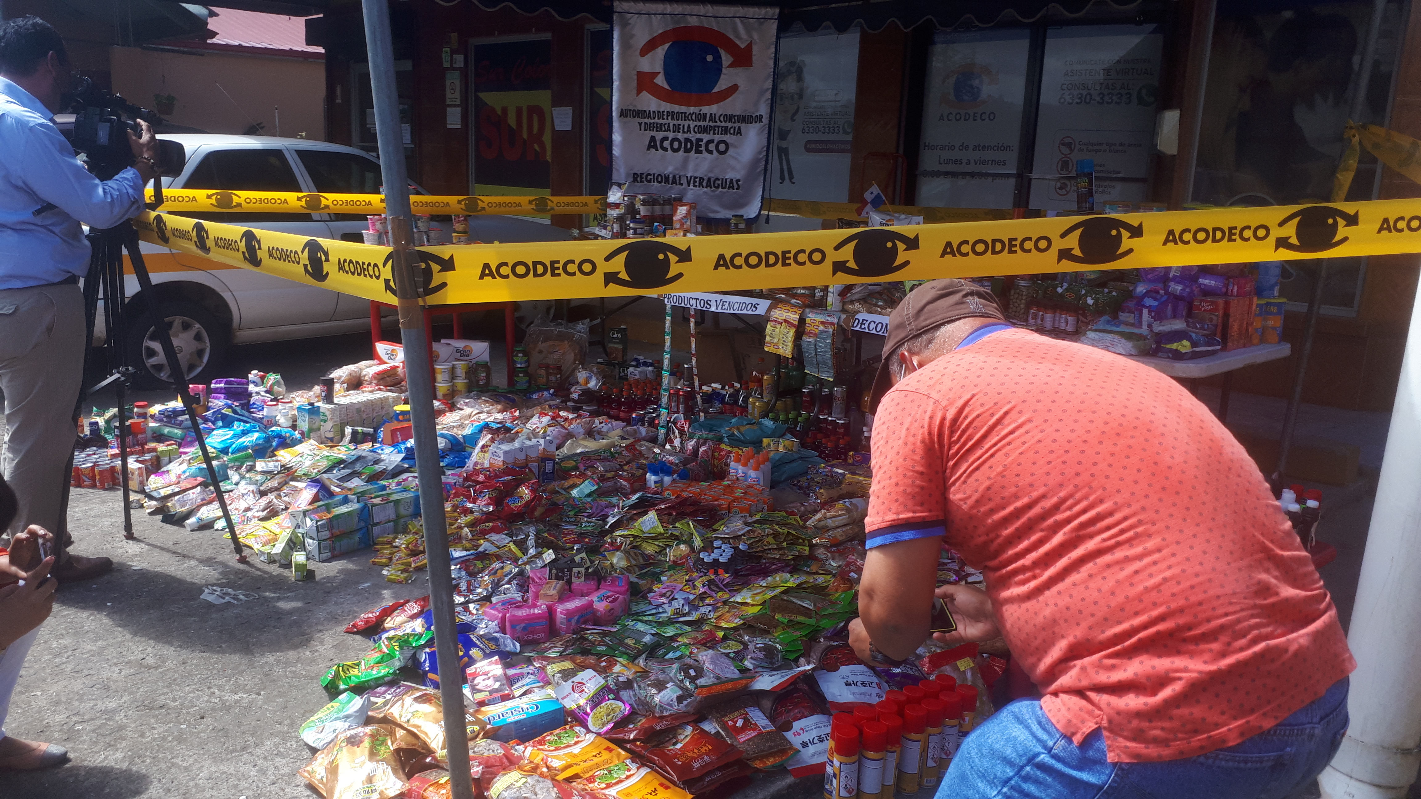 También fueron destruidos artículos que estaban en comercios que eran usados para la publicidad engañosa.