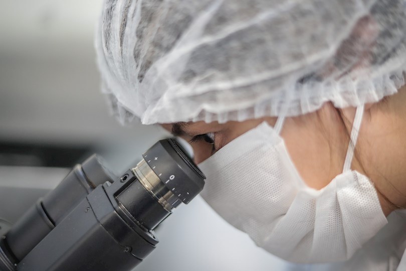 EFE Fuente: EFE/EFE Autor: ANDRE COELHO Temática: Justicia e interior » Fuerzas de seguridad » Investigación Sanidad y salud » Sanidad Sanidad y salud » Enfermedades Un investigador en foto de archivo. EFE