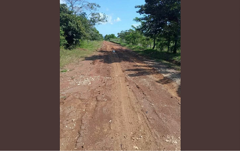 Vista general del camino de tierra en Llano Grande, en Antón, provincias de Coclé.