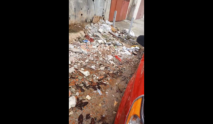 Los denunciantes solicitan a las autoridades locales y nacionales arreglar esta importante vía.