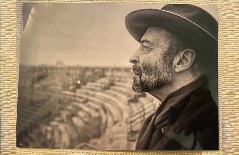 En la imagen aparece el fotografo franco-suizo René Robert. Imagen: @mompontet 