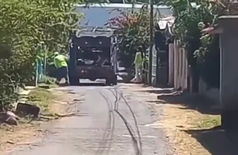 e preguntan si es que van a tener que contratar &#039;una grúa&#039; para poder que se llevan los desechos.