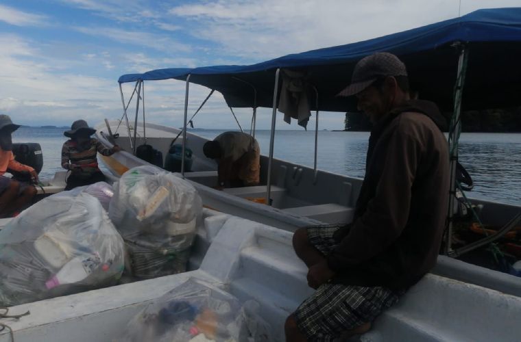 Los pescadores convertidos en operadores de turismo trasladan a sus clientes desde el Puerto Pedregal en el corregimiento de Pedregal, Punta Tierra en el corregimiento de Chiriquí. FOTOS/JOSÉ VÁSQUEZ