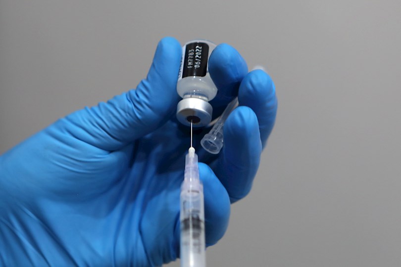 Fotografía de archivo de una dosis de la vacuna de Pfizer contra la covid-19. EFE