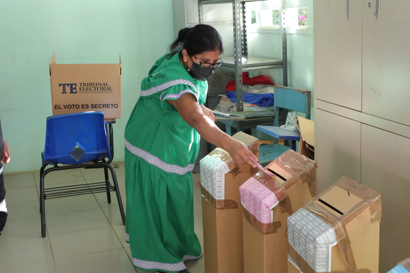 Las elecciones comenzaron a las  8:00 a.m. y se prolongarán hasta las 5:00 p.m. En la apertura de las urnas se ha observado a los electores en fila en los centros de votación