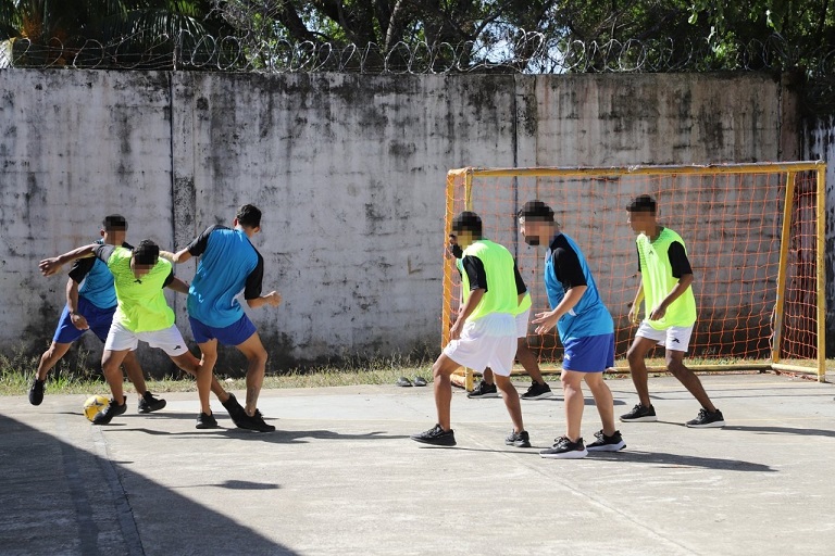 La idea es que los internos entiendan que el deporte los aleja de la violencia y de las drogas. 