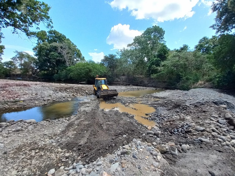 Una de las primeras medidas adoptadas para mantener el nivel de agua adecuado para el funcionamiento de las potabilizadoras ha sido la construcción de represas.
