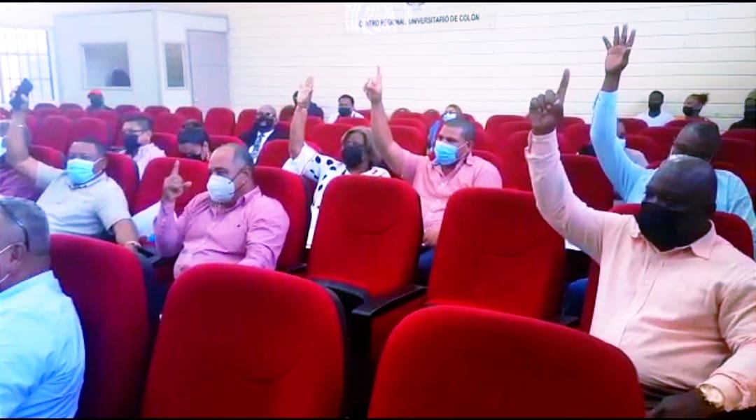 La proposición de aprobar el presupuesto en bloque fue hecha por  Omar Antioco, representante del corregimiento de Santa Rosa, apoyada por  Eleuterio Pérez, corregimiento de Limón.