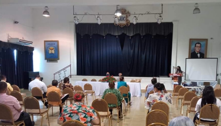 Reunidos en el colegio José Daniel Crespo de Chitré,   los directores indicaron que entre  las principales  problemáticas está además la burocracia para las compras de artículos a través de Panamá Compra.