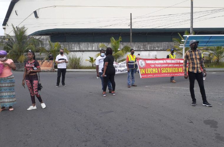 Los miembros de la Coalición de la Unidad por Colón (CUCO), en varias oportunidades han cerrado las calles exigiendo que el gobierno reactive los proyectos para la provincia.  FOTO/DIOMEDES SÁNCHEZ