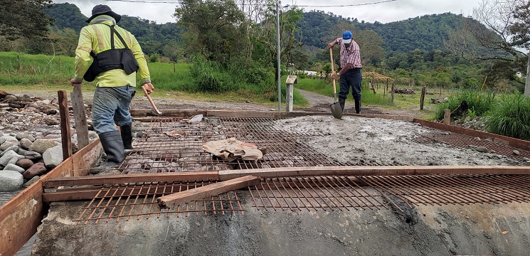 La estructura permitirá a los productores movilizar sus cosechas de forma segura.