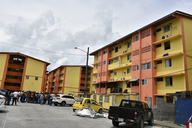 Autoridades realizaron un recorrido por el complejo de edificios.