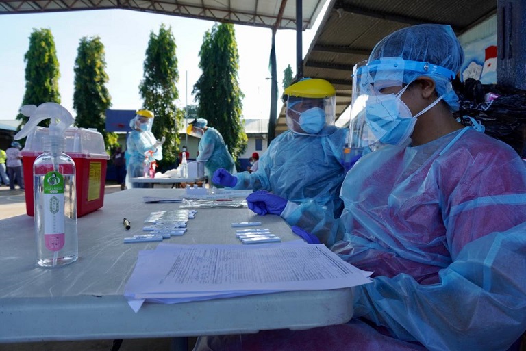 La vacunación sigue siendo la principal estrategia del sistema de salud pública.