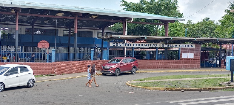 Vista externa de la escuela Stella Sierra.