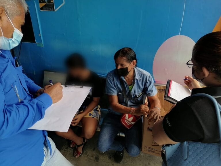 El Código de Trabajo, en sus artículos 117 y 118 establece que está prohibido el trabajo infantil para menores de 14 años. 