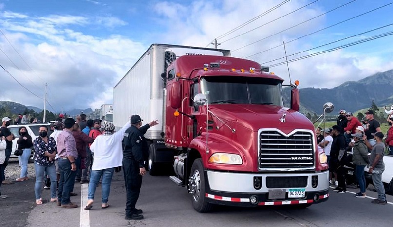 Las pérdidas de los transportistas de productos agrícolas y de hortalizas se estiman por encima de los 25 millones de dólares.
