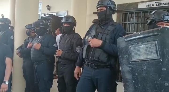 Tensión en Santiago en el  Centro Convenciones de Coopeve.