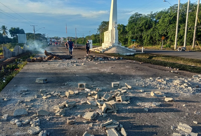 Los manifestantes permitieron aperturas parciales durante varias horas en el puente sobre el río La Villa y el cruce hacia Pesé, en La Arena de Chitré.