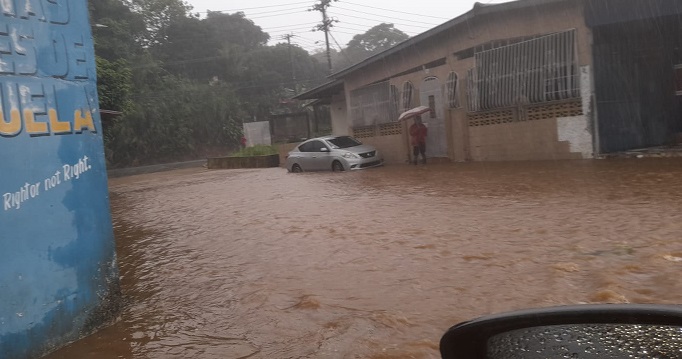 Las lluvias iniciaron desde horas de la mañana, pero a eso de las 4:00 p.m. se intensificaron.