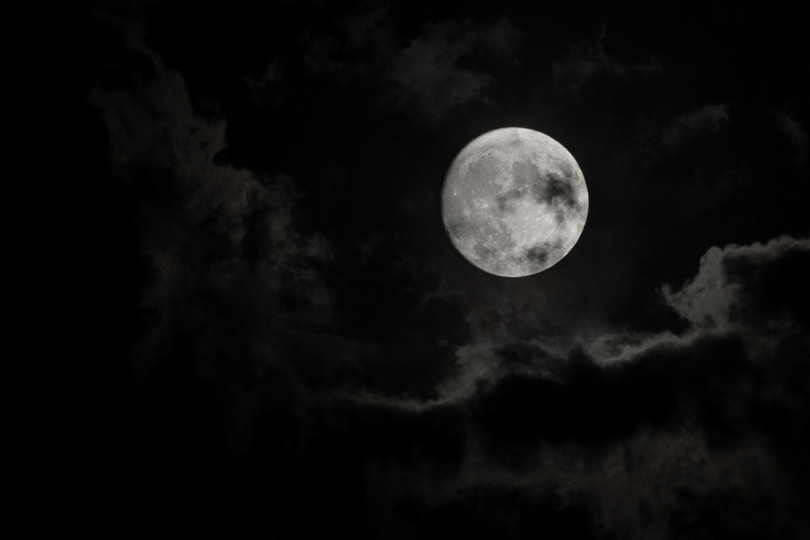  Imagen de la última superluna de este año 2022, vista desde Logroño, conocida como Superluna de Esturión. EFE