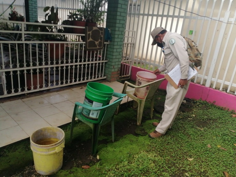 Hay que eliminar los reservorios de agua que sirven de criaderos para los mosquitos.