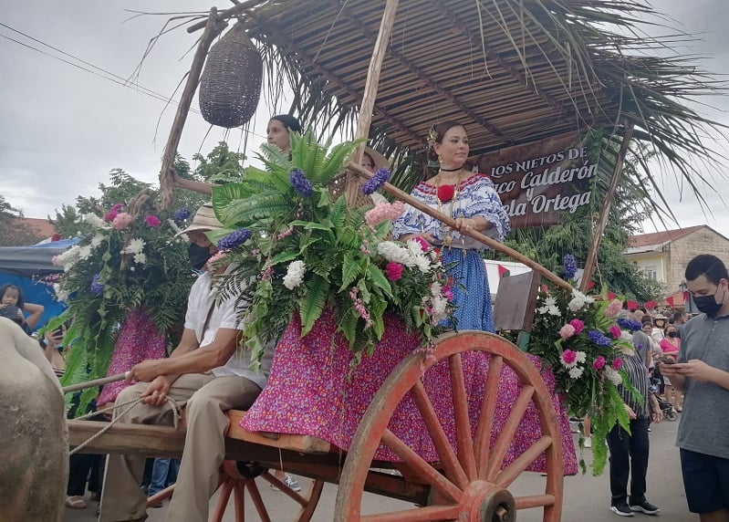 DEsfile de carreta en Chitré.