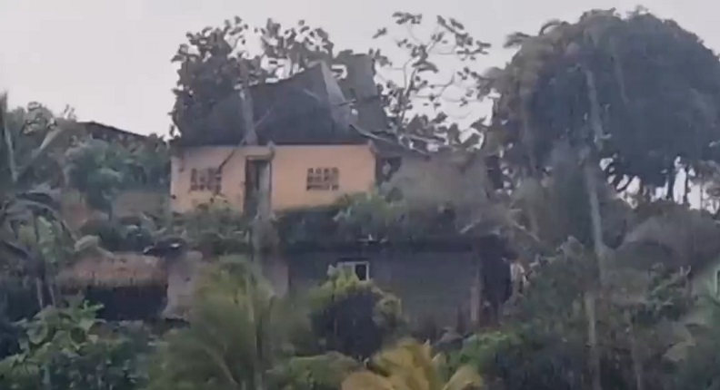 Pasadas las 3:00 pm, inició un fuerte aguacero.