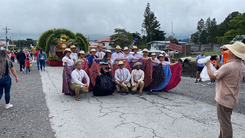 Parada de las Flores se realizó después dos años de pandemia.