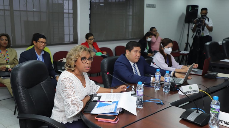 MEF recorta casi mil millones de dólares a presupuesto del Minsa | Critica
