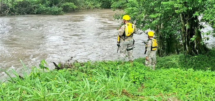 Unidades de la 1era Región Aeronaval, se mantienen monitoreando el cauce del Río La Nobleza, en Chiriquí.