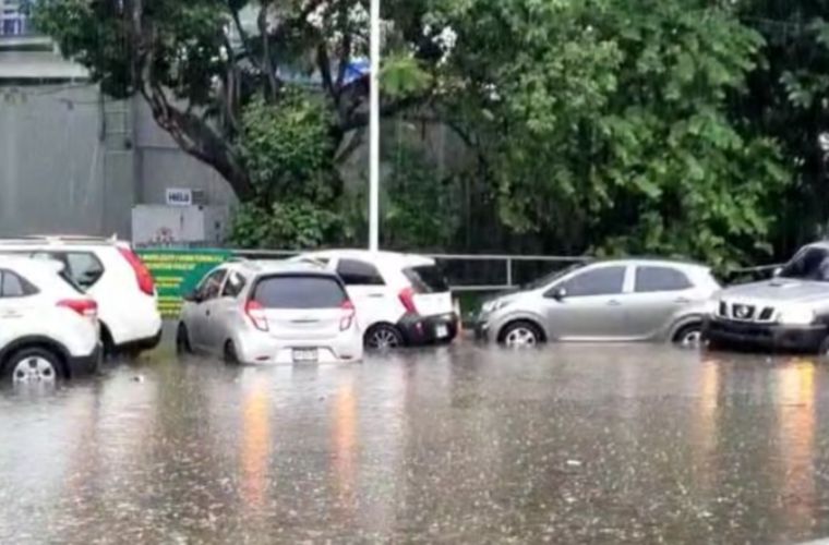 100 casas inundadas a causa de lluvia y basura | Critica