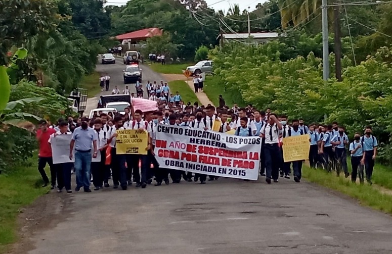  La comunidad educativa de Los Pozos asegura que es urgente que se retomen los trabajos de construcción del plantel educativo.